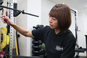COMP(コンプ)の菊地佳奈トレーナー