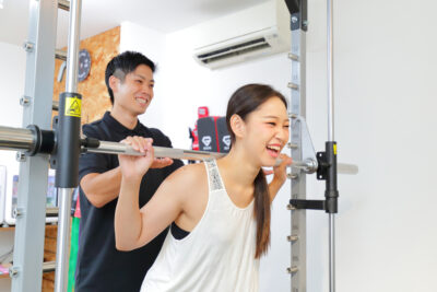 パーソナルジムfis. 北浜店の山本トレーナー