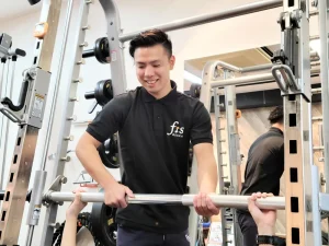 fisfree 谷町四丁目店の斉藤トレーナー