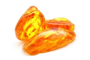 琥珀（アンバー）の意味や効果・浄化方法などをご紹介！【パワーストーン】