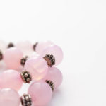 ピンクオパールの意味や効果・浄化方法などをご紹介！【パワーストーン】