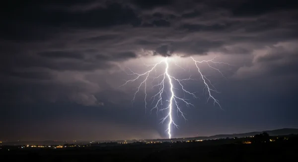 雷が落ちる夢の意味とは？