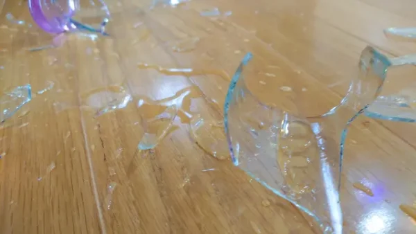 コップやグラスが割れる夢の意味とは？