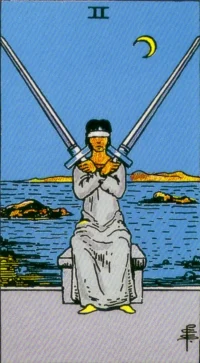 【タロットカード解説】ソードの2の意味とは？