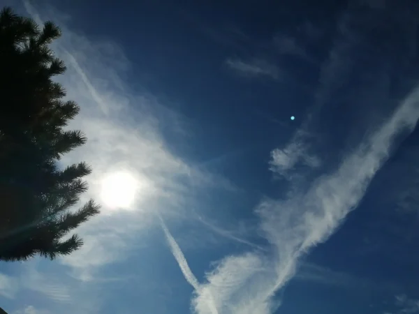 縦に伸びる雲のスピリチュアルなメッセージとは？