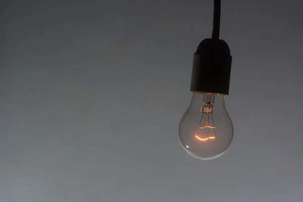 電気が勝手に消えるときのスピリチュアルな意味とは？